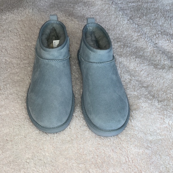 Ugg minis - Picture 5 of 6